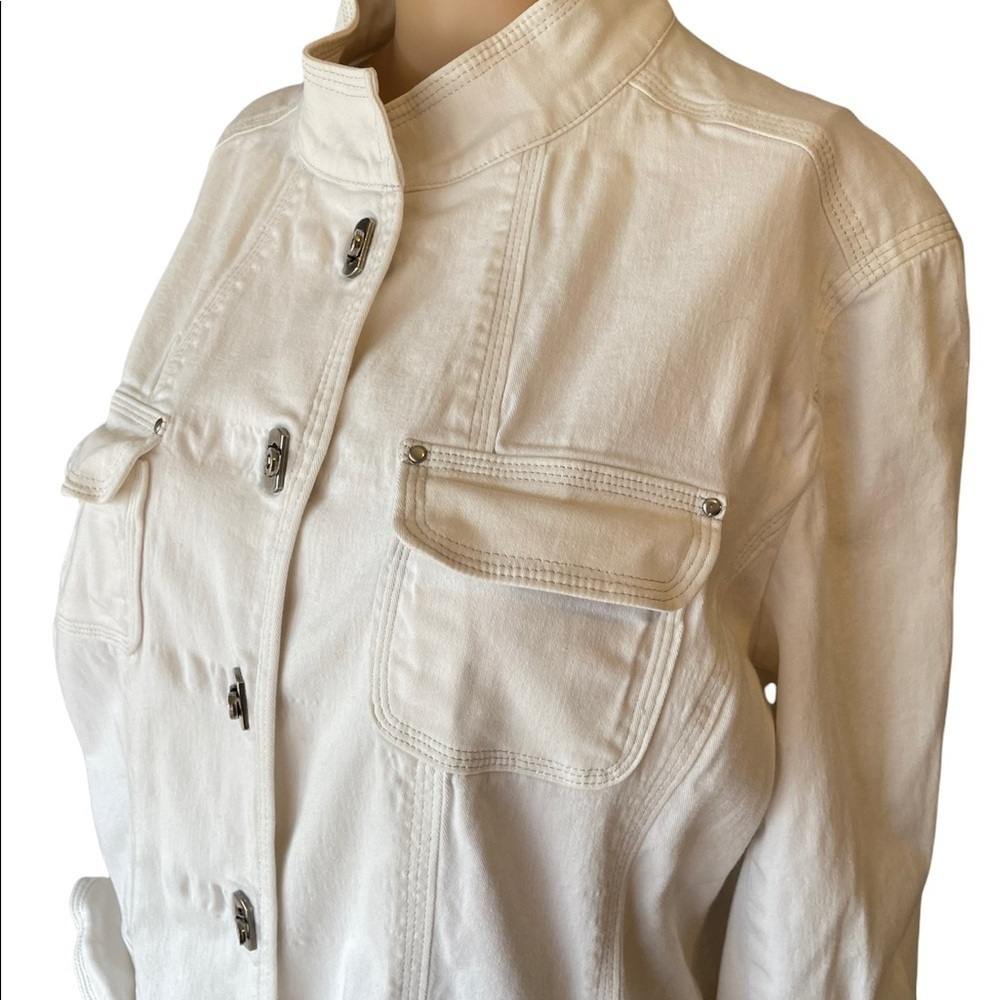 CHICO’S WOMEN’S WHITE JEAN JACKET      SIZE 1  (Juniors)